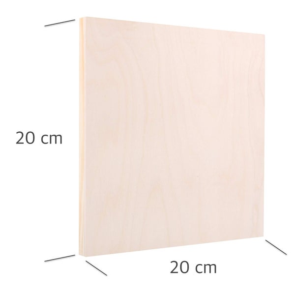 Quadratische Sperrholzplatte, 20 Zentimeter mal 20 Zentimeter.