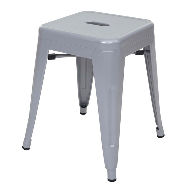 Grauer Metallhocker mit quadratischer Sitzfläche und Fußstützen.