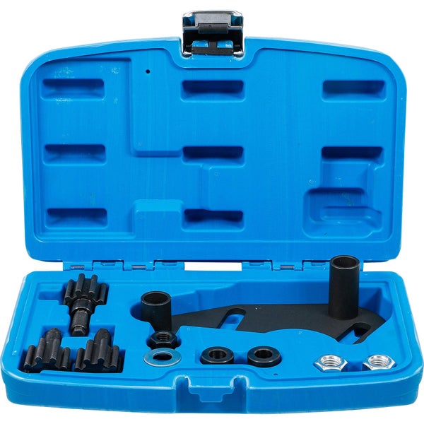 Werkzeugsatz in geöffnetem, blauem Werkzeugkoffer