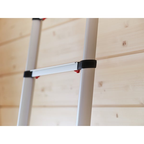 Detailansicht einer ausziehbaren Teleskopleiter