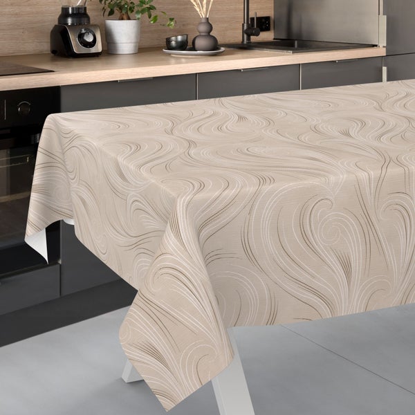 Rechteckige beige Tischdecke mit Wellenmuster auf einem Tisch in einer modernen, organisierten Küche.