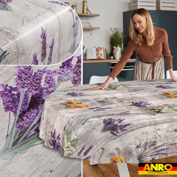Ovale Tischdecke mit Lavendel- und Sonnenblumenmotiven in Holzoptik, Küche im Hintergrund, Detailansichten und ANRO Logo.