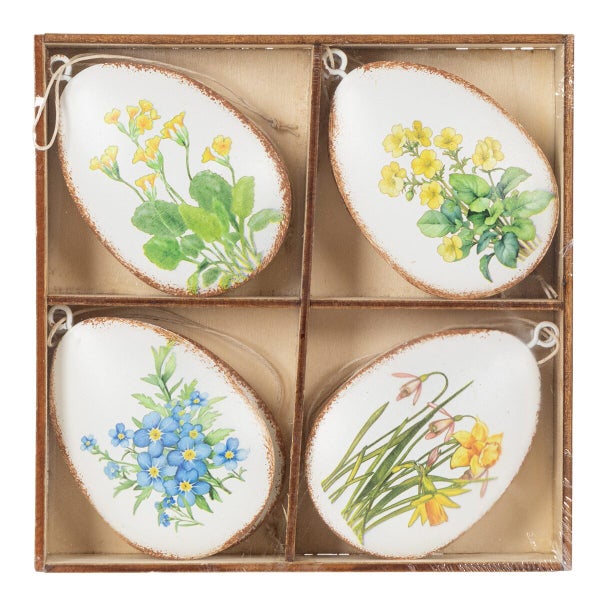 Set mit vier hängenden Ostereiern aus Holz in einer Holzkiste mit floralen Motiven als Osterdekoration