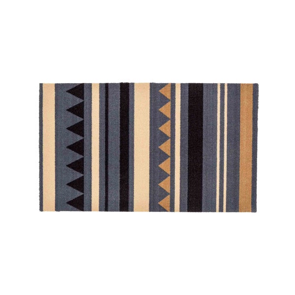Teppich mit Streifenmuster und Dreiecken