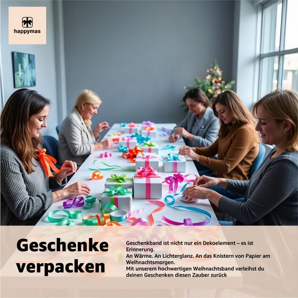 Frauen verpacken Geschenke mit Geschenkband an einem Tisch; Happymas Logo
