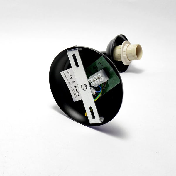 Innenansicht einer schwarzen Wandleuchte mit Fassung und elektrischen Anschlüssen.