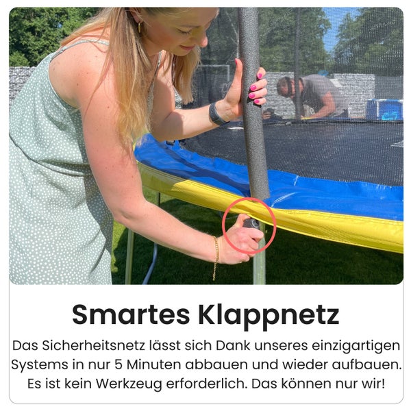 Frau befestigt ein Trampolin-Sicherheitsnetz