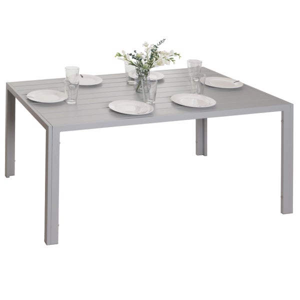 Quadratischer Esstisch aus Aluminium mit Geschirr und Blumendekoration