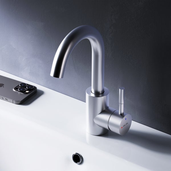 Waschtischarmatur aus Metall mit Einhebelmischer auf einem Waschbecken