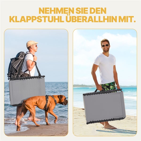 Zwei Szenen zeigen Männer am Strand mit einem faltbaren Stuhl.