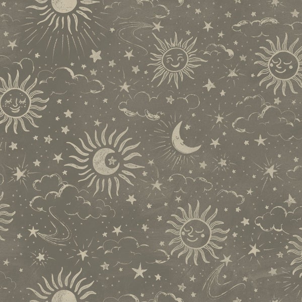 Tapete mit handgezeichnetem Muster aus lächelnden Sonnen, Mondsicheln, Sternen und Wolken.