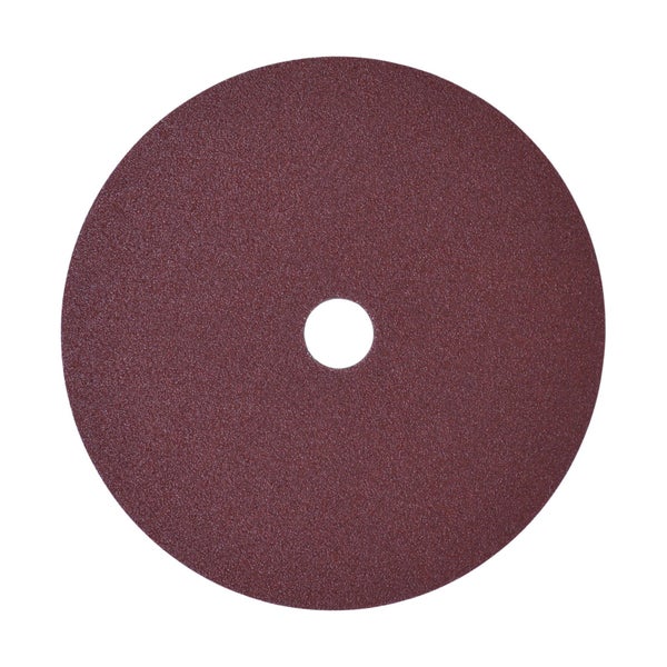 Bohren eines Lochs mit einer Bohrmaschine in ein Metallprofil