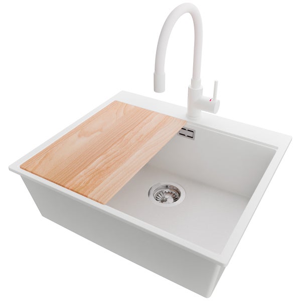 Spüle mit Armatur und Schneidebrett