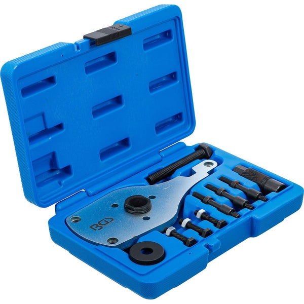 Werkzeugsatz für die Autoreparatur in blauem Koffer