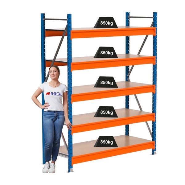 Steckregal mit fünf Ebenen und einer Traglast von 850 Kilogramm pro Ebene.