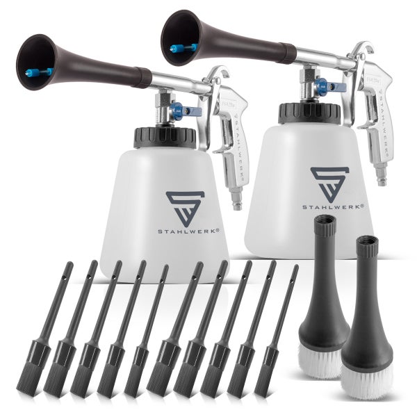 Zwei STAHLWERK Reinigungsgeräte mit Zubehör, einschließlich Düsen und Bürsten.