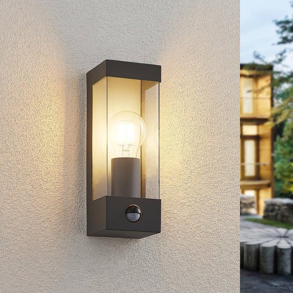Lindby Wandleuchte außen Tilian mit Bewegungsmelder (spritzwassergeschützt (Modern) in Alu aus Edelstahl (1 flammig, E27) - Wandlampe für Außenwand/Hauswand Haus Terrasse und Balkon