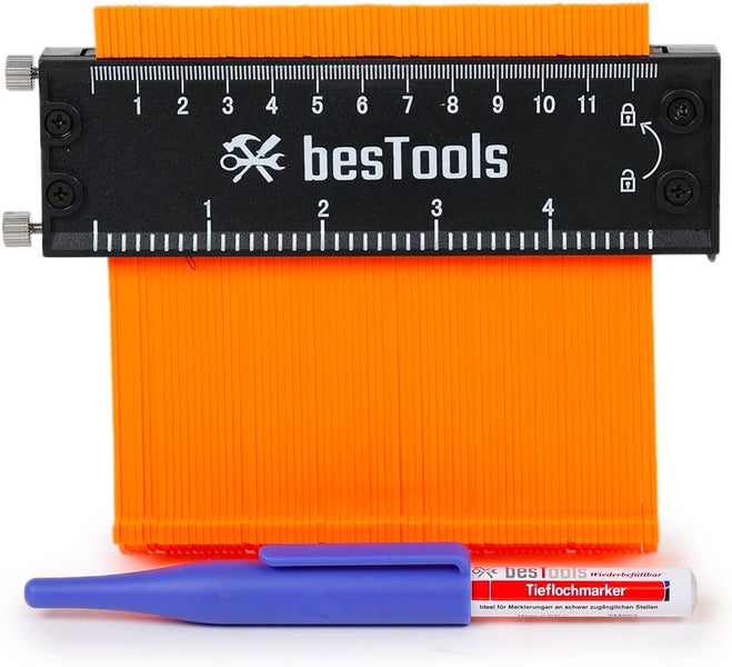 besTools Profillehre mit Skala in Zentimeter und Zoll, orangefarbenen Stiften und Feststellfunktion inklusive blauem Tieflochmarker.
