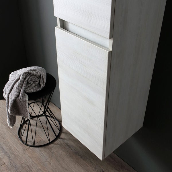 Waschtischunterschrank mit zwei Schubladen und Handtuch auf einem Hocker