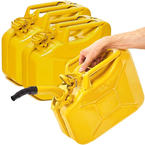 Drei gelbe 10 Liter Metallkanister für Kraftstoff, einer mit flexiblem Ausgießer.