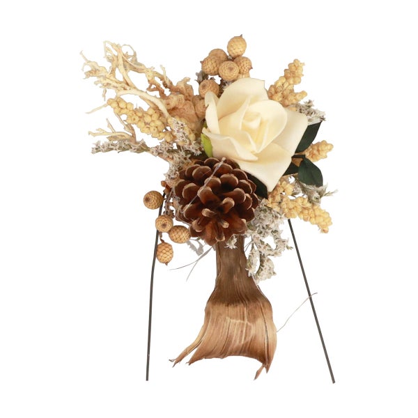 Gesteck mit Rose, Tannenzapfen und Trockenblumen