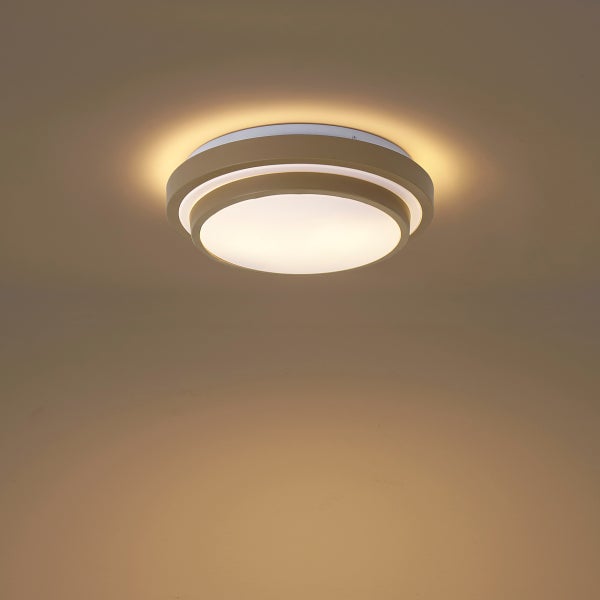 Runde LED Deckenleuchte mit indirektem Lichteffekt für eine gleichmäßige Raumbeleuchtung.