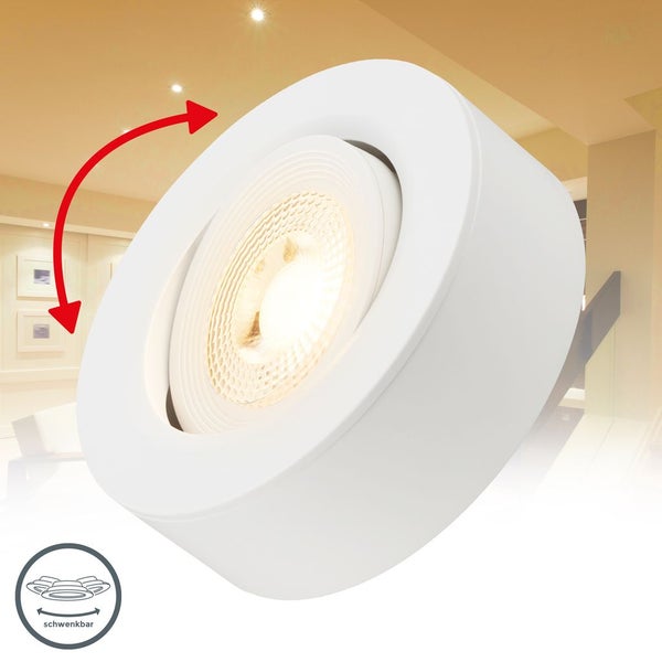 Spielturm aus Holz mit Rutsche, Schaukel, Kletterwand, Kletternetz und Turnringen.