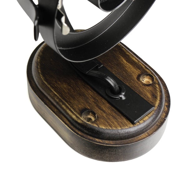 Weinregal aus Holz und Metall