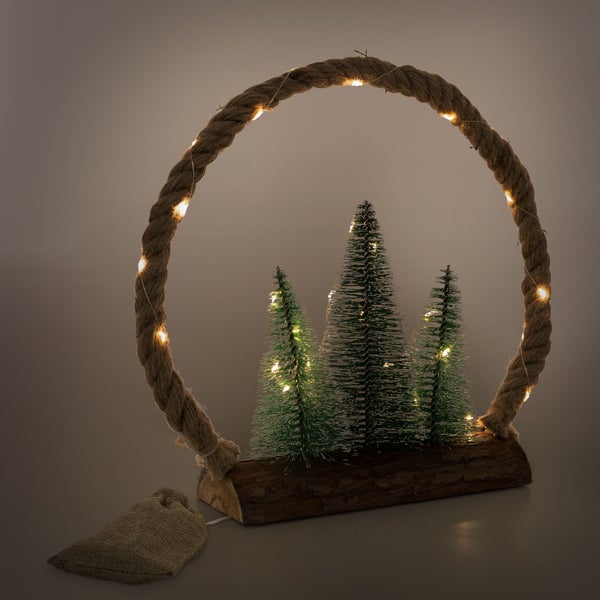 ECD Germany LED Jute Kreis mit LED-Beleuchtung 34x30x7,5 cm, Deko Weihnachtskreis aus Seil mit 30 warmweißen LEDs, 3 Tannen, Jutesäckchen, Batterien, Timer, Weihnachtsbeleuchtung Weihnachtsdeko Innen