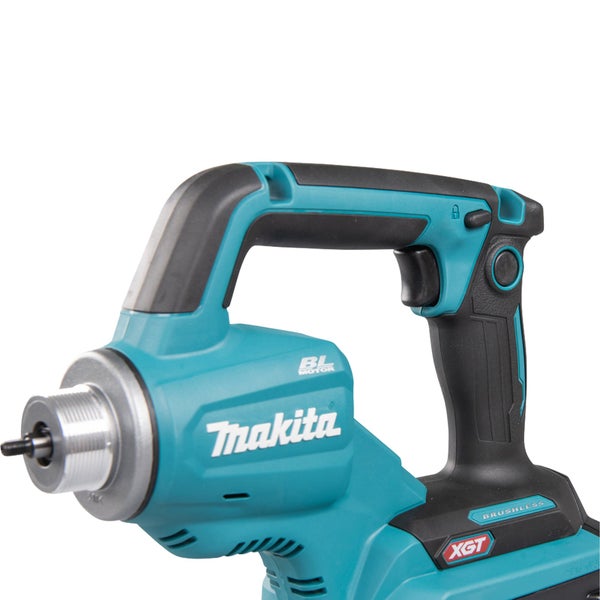 Makita Logo. Akku-Betonrüttler mit Griff.