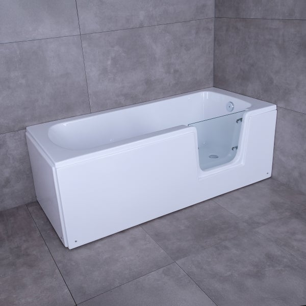 Weiße Rechteck-Badewanne mit integrierter Glastür für barrierefreien Einstieg in einem modern gefliesten Badezimmer.
