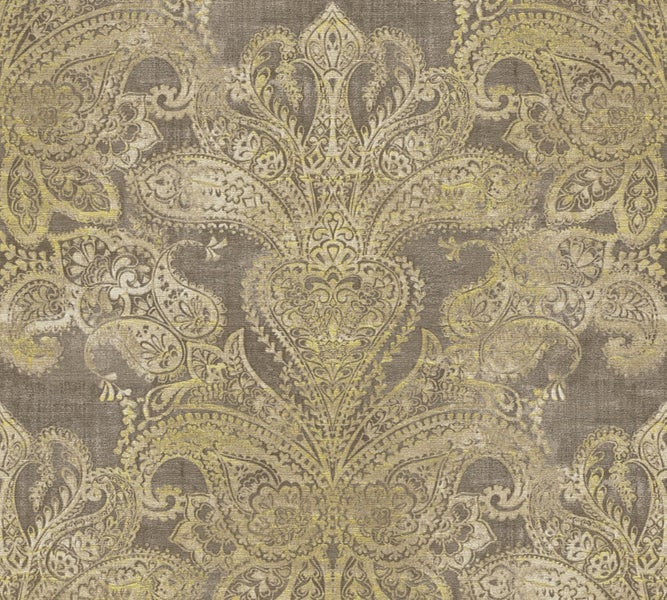 Dekorativer Raum mit einer schwarzen Kommode und einer gemusterten Tapete