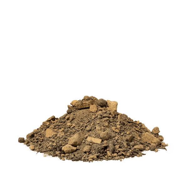 Ein Haufen hellbraune Erde mit Steinen und Klumpen.