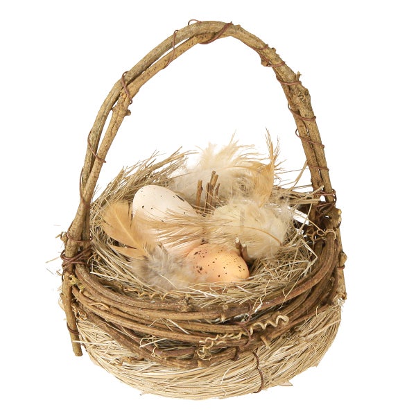 Dekorativer Osterkorb mit Federn und Ostereiern