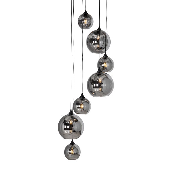 Hängelampe mit mehreren kugelförmigen Glasschirmen