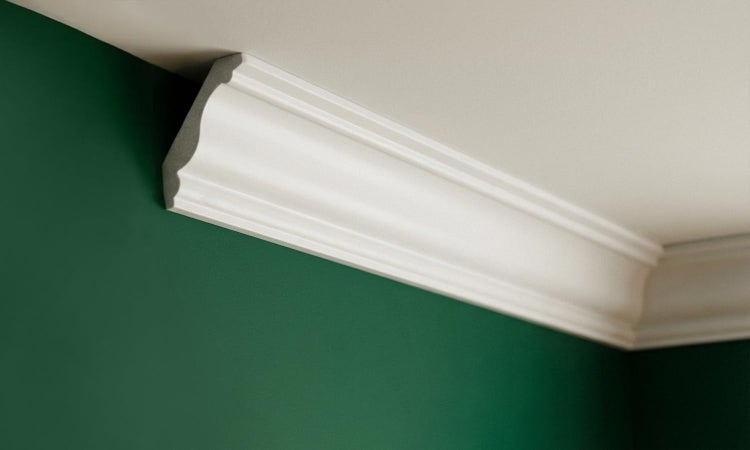 Dekorprofil zwischen Wand und Decke