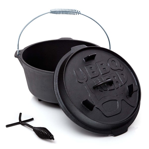 BBQ-Nerd© Dutch Oven Professional 9,0L mit Füßen | bereits eingebrannt - preseasoned | Gusseisen Feuertopf mit Deckel und integr. Bratpfanne | Feuerfester Grill & Camping Kochtopf inkl. Deckelheber