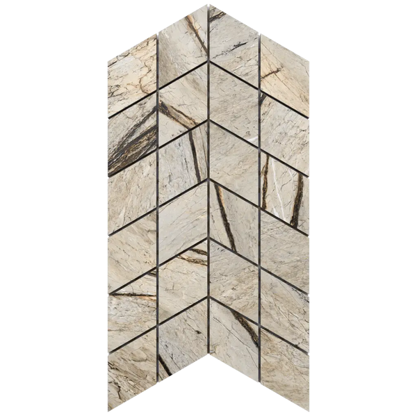 Mosaikfliese aus Naturstein im Chevron-Muster mit Marmor-Optik.