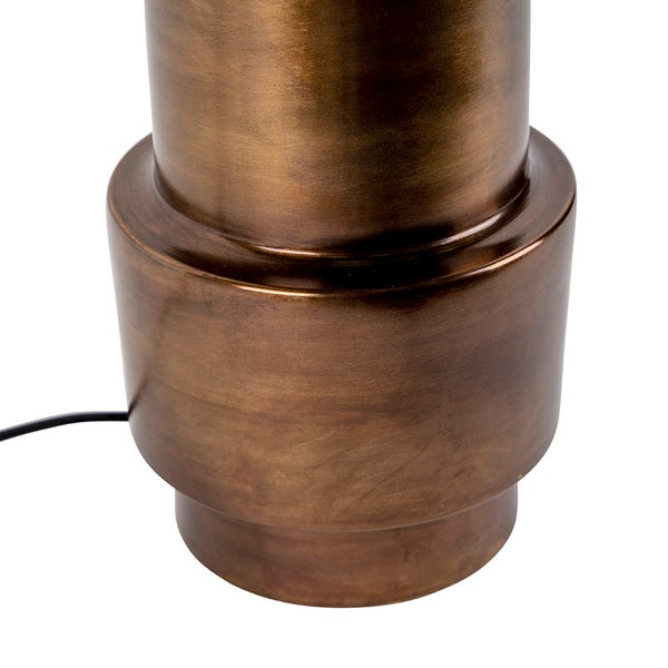 Detailaufnahme einer bronzefarbenen Tischleuchte aus Metall