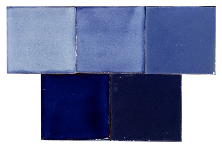 Fliesenmuster in verschiedenen Blaunuancen