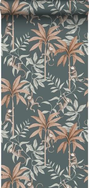 Geschmückter Weihnachtsbaum mit Christbaumschmuck und Weihnachtsstern