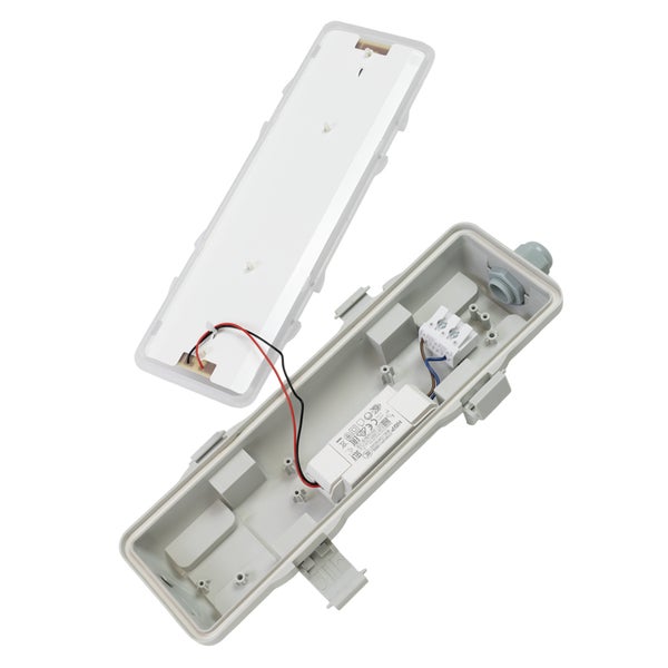 Geöffnete LED Feuchtraumleuchte mit Gehäuse und interner Verkabelung