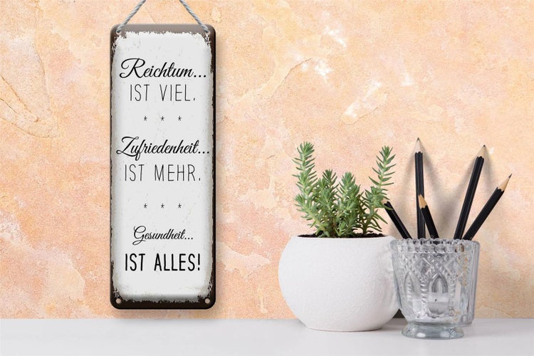 Blechschild Spruch Reichtum viel Zufriedenheit mehr 10x27cm