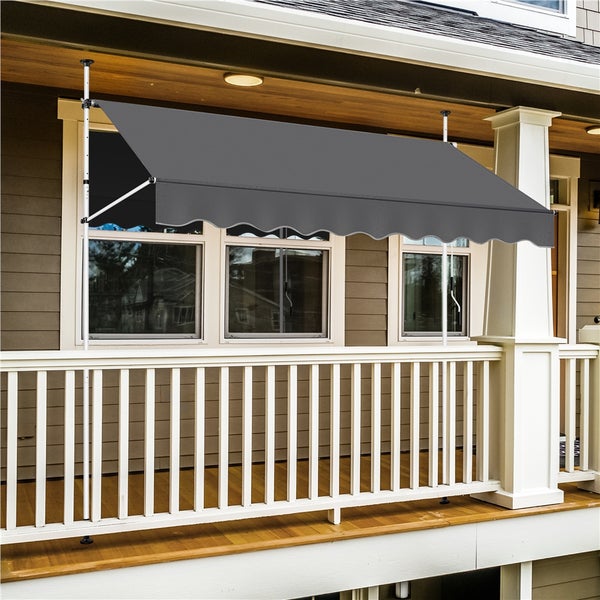 Graue Gelenkarmmarkise am Haus