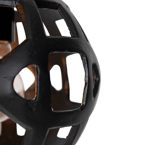 Dekorative Hängeleuchte mit geometrischen Aussparungen