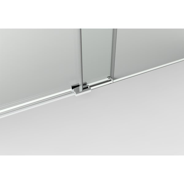 Detail einer Duschkabine mit Schiebetür und Führungsschiene