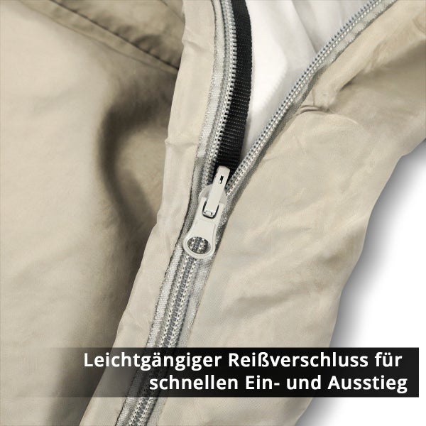 Detailansicht eines beigen Zeltes mit Reißverschluss