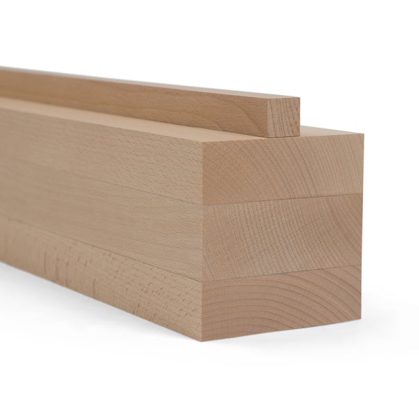 Stapel roher Buchenholz-Leimholzplatten