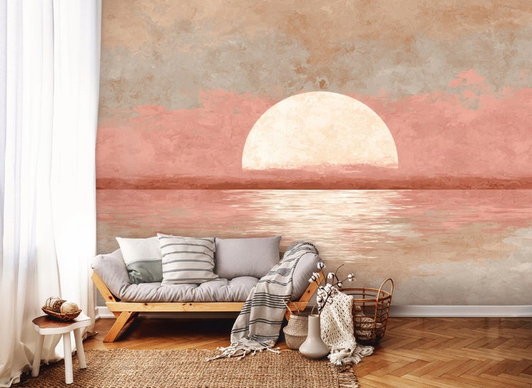 Wohnzimmer mit Wandbild, Sofa und Dekorationen für eine entspannte Atmosphäre.