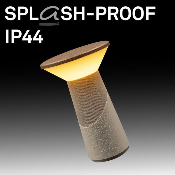 Außenleuchte mit Schutzart IP44, geschützt gegen Spritzwasser.